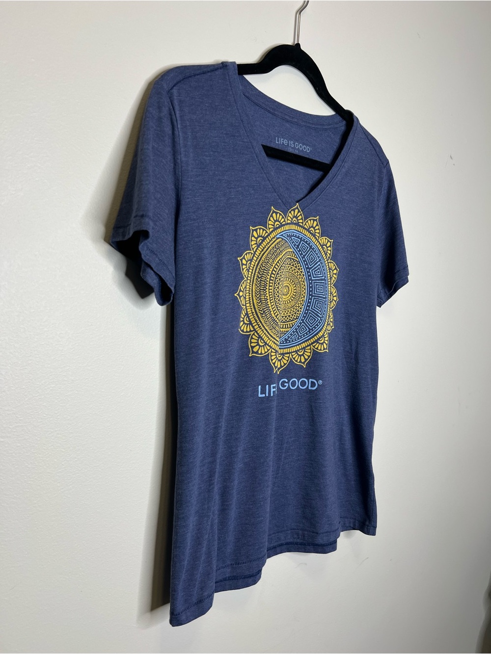 LIFE IS GOOD Celestial Sun and Moon V Neck Cool Tee size Medium - Picture 7 of 7